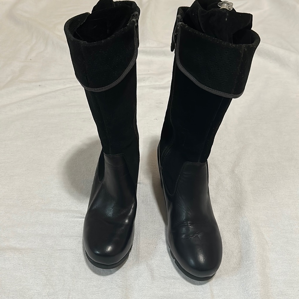 Merrell Black leather & Suede boots. NWOT. Size 9